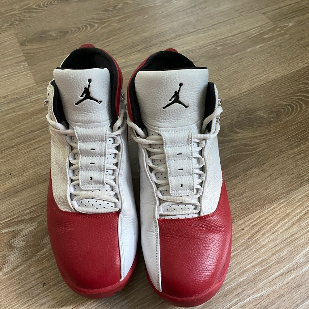 Jordans Nearly new stain free unscuffed real Jordan’s.
Men’s 10
